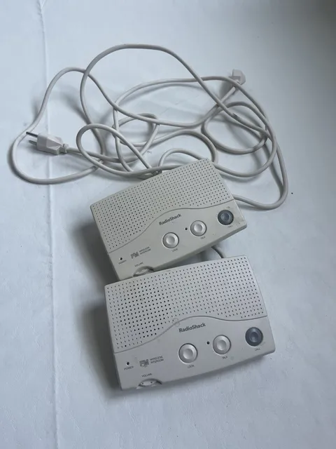 RadioShack 43-493 FM Wireless Intercom System Set of 2 Home Office Stations Used