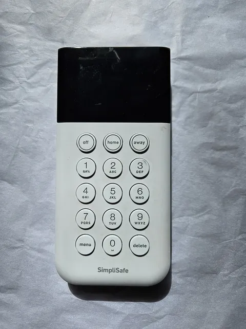 SimpliSafe Home Security System Genuine Wireless Keypad Remote White SSKP3 X4 AA