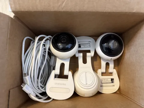 3 Samsung Wisenet SmartCam White HD Plus Smart Home Wi-Fi Cameras