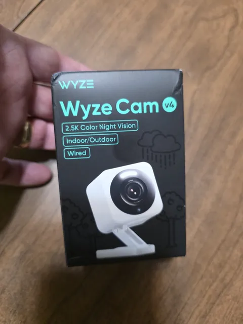 Wyze Cam v4 - 2.5K QHD Indoor/Outdoor WiFi Smart Security Camera 1pk