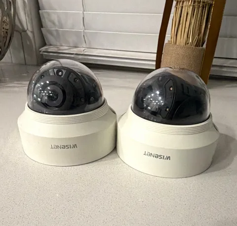 WISENET Dome IP/Network Wired Indoor Security Cameras Lot of 2 White/Black