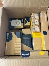 Brand new Simplisafe 10-piece home security system including Indoor Wireless Cam