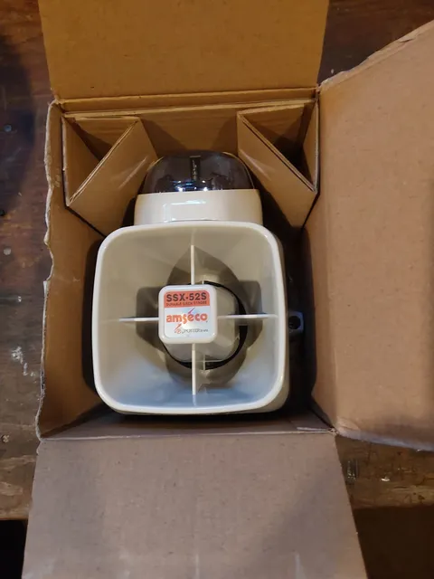 Amseco Siren With Strobe Outdoor/Indoor Siren/Strobe P/N SSX-52S Used