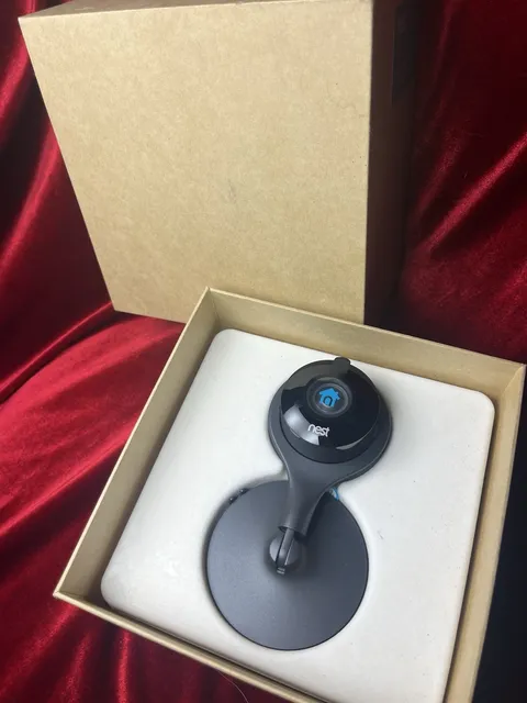 Google Nest Cam Indoor Security Surveillance Wi-Fi Camera A0005 W STAND And Box