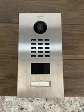 Doorbird Video Intercom and Wall Box D2101V