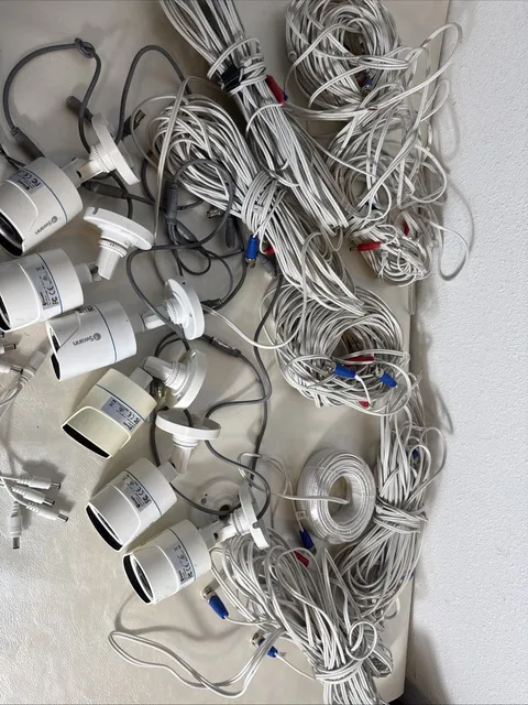 Swann SWPRO-HDCAM Surveillance Bullet White Cameras Bundle READ DESCRIPTION