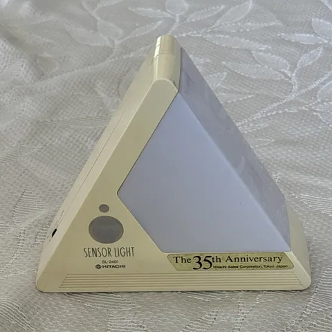 HITACHI Infrared Sensor Light SL-2401 Turns on by Body Heat & Motion Activated