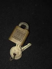 Yale Brass & Steel Keyed Padlock, Medium, 10mm Shackle, 2 Keys YALE-1234