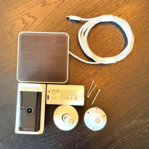 Wyze Battery Cam Pro + Wyze Solar Panel Bundle