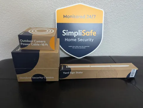 Simplisafe Outdoor Wireless Security Camera Series 2 - CM021 - Plus Extra! New!