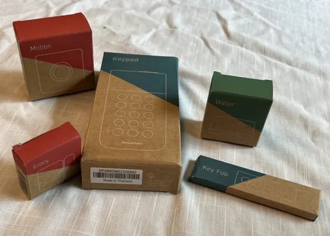 SimpliSafe Set of 5 Pieces, Keypad, Motion, Entry, Water, Key Fob