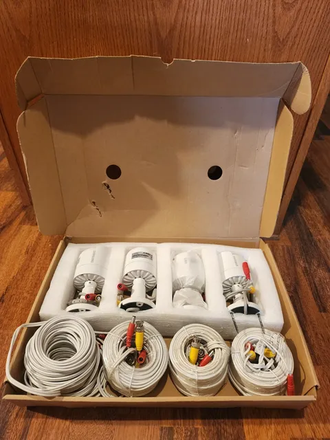 Samsung SDC-8440BFN 720p HD Weatherproof IR Camera Lot Of 4 Good Preowned In Box
