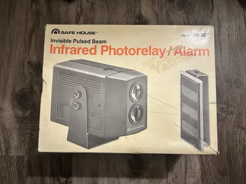 Safe House Invisible Pulsed Beam Infrared Photorelay / Alarm 49-307 Radio Shack