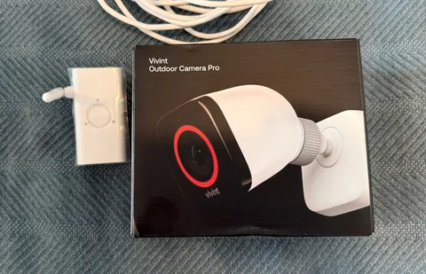 Vivint Outdoor Security Camera Pro Gen 2 1080p Wi-Fi White - New