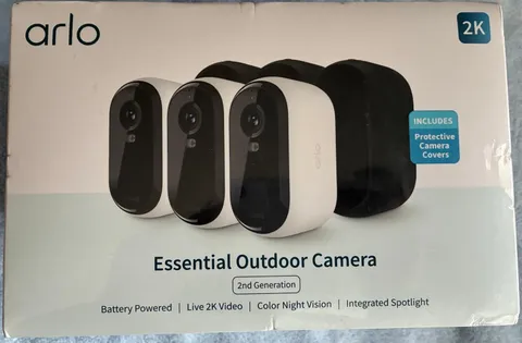 Arlo Essential Outdoor Camera 2nd Gen 2K 3-Pack Battery Wi-Fi Spotlight CNV