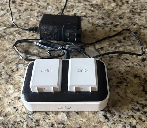 Arlo VMA5400C Dual Battery Charger for Arlo Ultra and Pro 4/3 and 2 Batteries