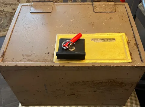 Vintage Meilink Hercules Safe-T-Vault 1 Hour Fire Rated Safe Strong Box w/ Key