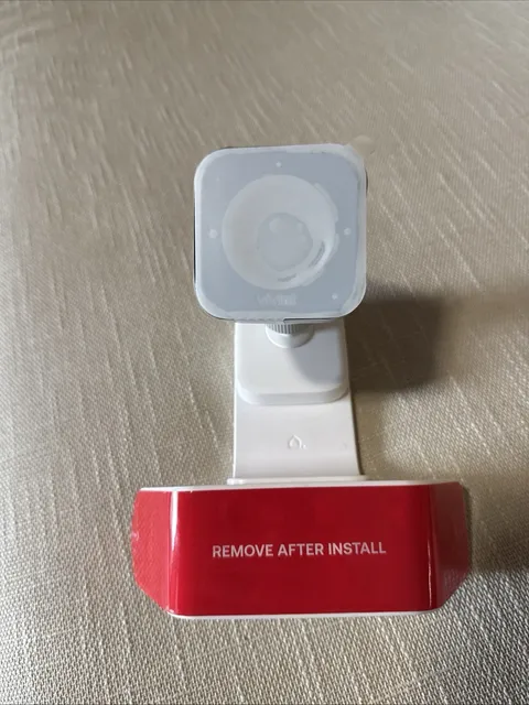 Vivint Spotlight Pro  VS-ODL100! White + Gen 2 Outdoor Camera
