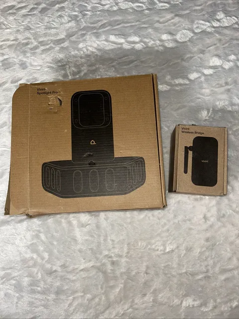 Vivint Spotlight Pro VS-ODL 100-WHT 180-degree People Tracking Alert POE Bridge