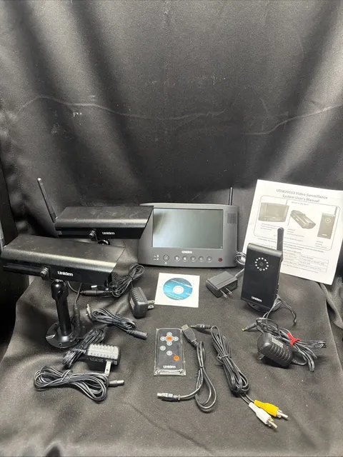 Uniden UDW20553 Complete Monitor  3 Wireless Cameras Surveillance  W/remote