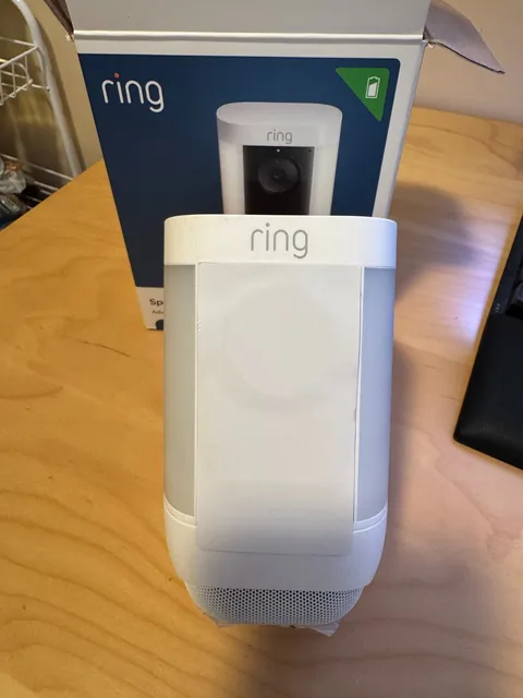 Ring Spotlight Cam Pro Battery White Retinal 2K Color Night Vision Two-Way Talk