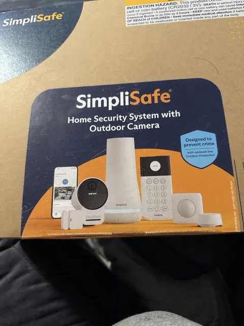 Simplisafe 12 Piece Security system With Outdoor Camera