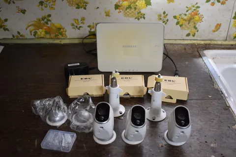NETGEAR ARLO Base Station Wireless Wi-Fi VMB3000 Hub w/ 3 Cameras and Mag Mounts