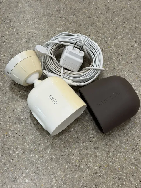 Arlo Total Security Mount for Pro 3/4/5S/Ultra/Ultra 2 Cameras - (No Key)
