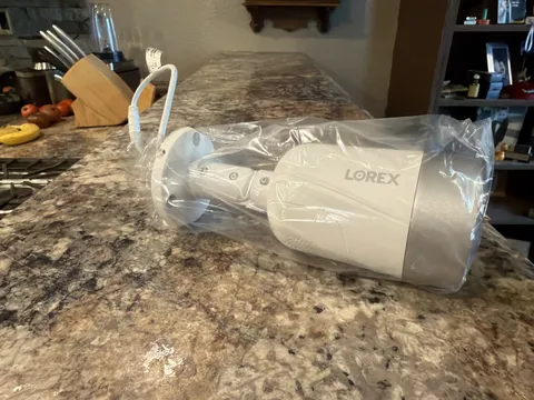 LOREX E891AB-Z 4K Ultra HD Active Deterrence Bullet Security Camera Outdoor IP