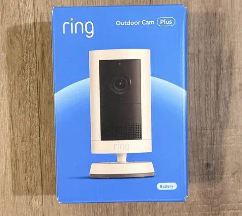 Ring Outdoor Cam Plus Battery 2K HD Smart Security Camera White, New, Latest