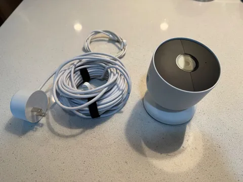 Google Nest Cam Outdoor or Indoor  GA01894-US + nest extension cable