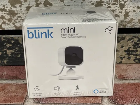 Blink Mini Indoor Plug-in Smart Surveillance Camera White BCM00300U Brand New