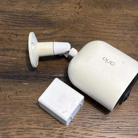 Arlo Ultra 2 VMC5040 4K Wireless Security Camera White W/ Battery, WORKING