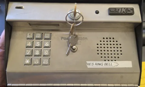 DKS 1812-081 Classic Surface- telephone entry/intercom system.