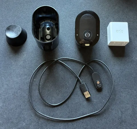 Arlo Pro 3 Wireless Security Camera With Battery ,Stand and Charger Cable