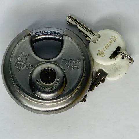 Round Locking Pad Lock by Chateau with Two Keys