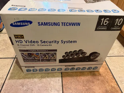 Samsung Techwin HD Video Security System 16 Channel DVR/10 Camera Kit SCD-5100