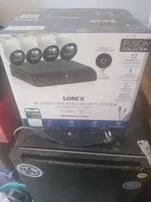 Lorex 12 Channel 4K 2TB Fusion DVR 5 Camera Security System w Dual Warning Light