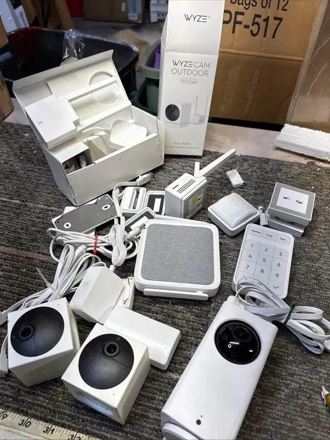 GOOD WYZE SECURITY CAMERA SET 2 WVOD1 CAM PAN BASE STATION KEYPAD SPEAKER