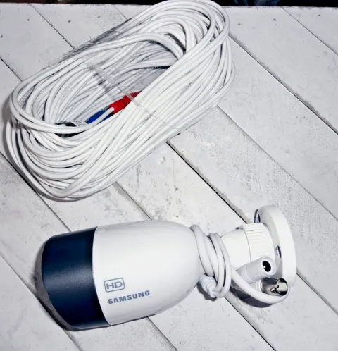 SAMSUNG SDC-8440BCN 720p HD Security Camera Night Vision w/ BNC Cable