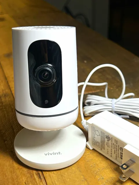 Vivint Smart Home Camera Indoor Wi-Fi IP 1080p Color Mic/Speaker w/ Adapter