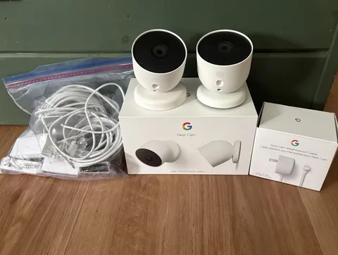 Google Nest Security Indoor Outdoor Cameras G3AL9 2-Pack with box And Accessory