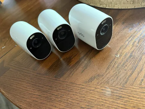 Arlo Essential VMC2330W-100NAS Wireless 3 Spotlight Security Camera-