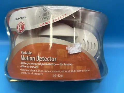 RadioShack Portable Motion Detector 49-426 Home Safety Alarm 90dB Chime New