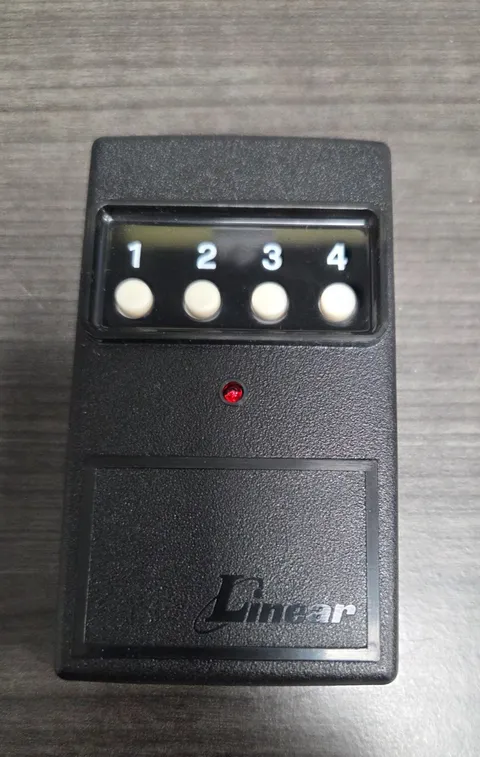 NEW Linear DT-4A DNT00027B 4 Button Remote Transmitter 310MHz  Delta 3