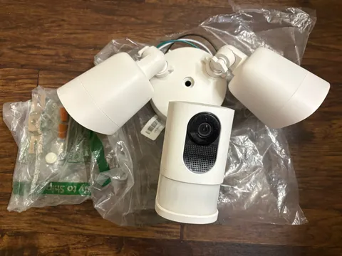 eufy Security 1080p Wi-Fi Outdoor Floodlight Camera Local Storage T8420X READ!