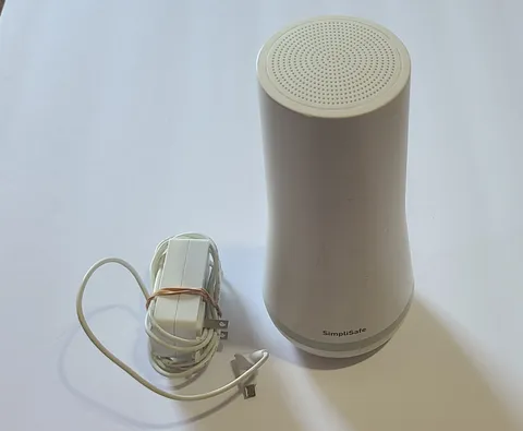 ​SimpliSafe Gen 3 Wireless Home Security Base Station White  SSBS3 Tested