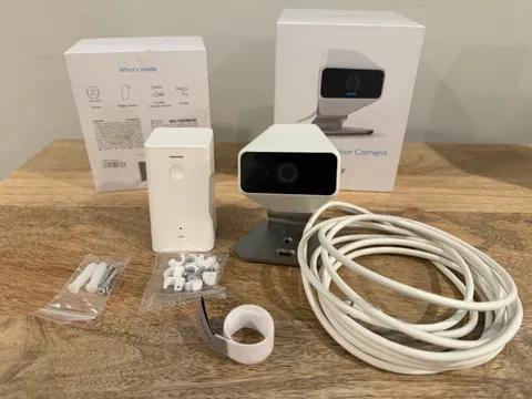 XFINITY Xfinity Indoor Security Camera 720p Wired Wi-Fi IP White w/ Bracket