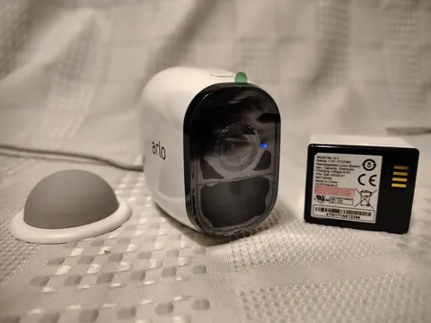 NETGEAR Arlo Pro Wire Free HD Camera VMC4030 White & Battery Powers On. Untested