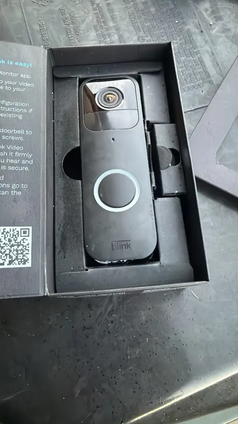 Battery or Wired - Smart Wi-Fi HD Video Doorbell Camera in Black
